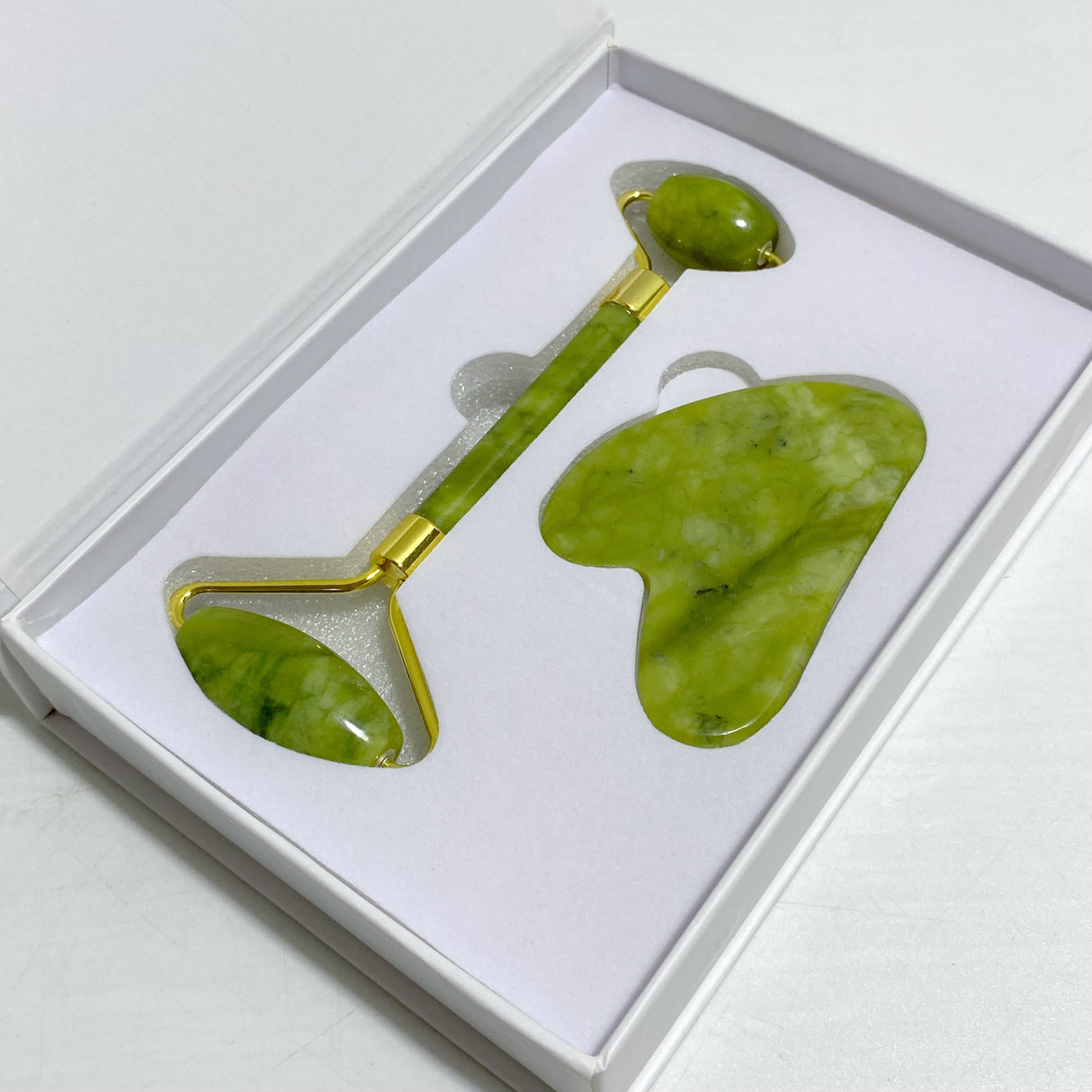 Light Color Green Jade Roller and Gua Sha A Set Wholesale