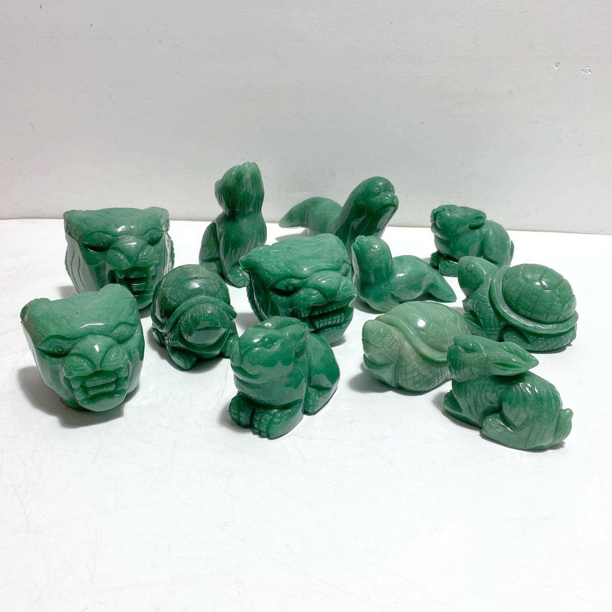 12 Pieces Green Aventurine Mixed Animals Carving