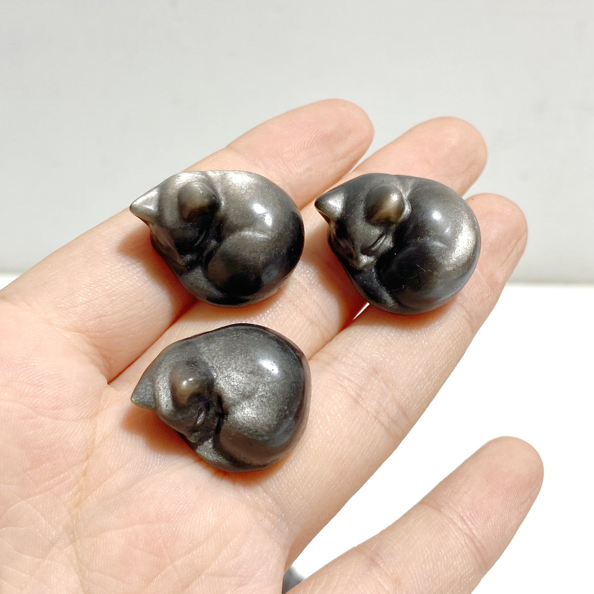 2.4cm Small Silver Sheen Obsidian Sleeping Cat Carving Wholesale