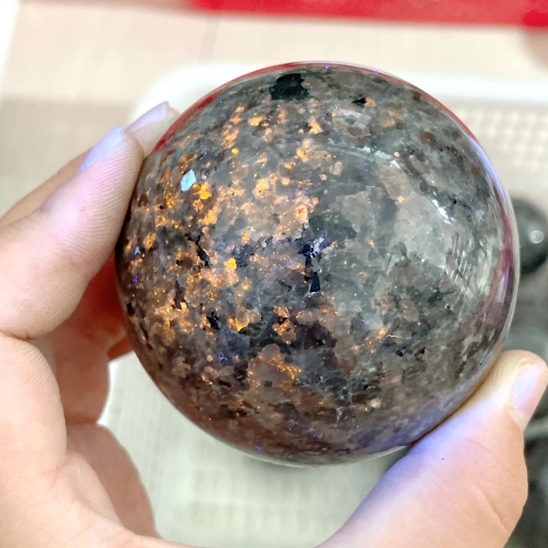 11 Pieces Yooperlite Crystal Spheres(UV - Reactive) - Wholesale Crystals