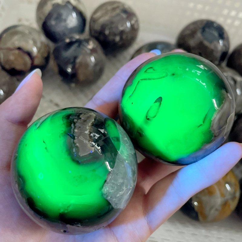 18 Pieces Volcano Agate Sphere(UV - Reactive) - Wholesale Crystals