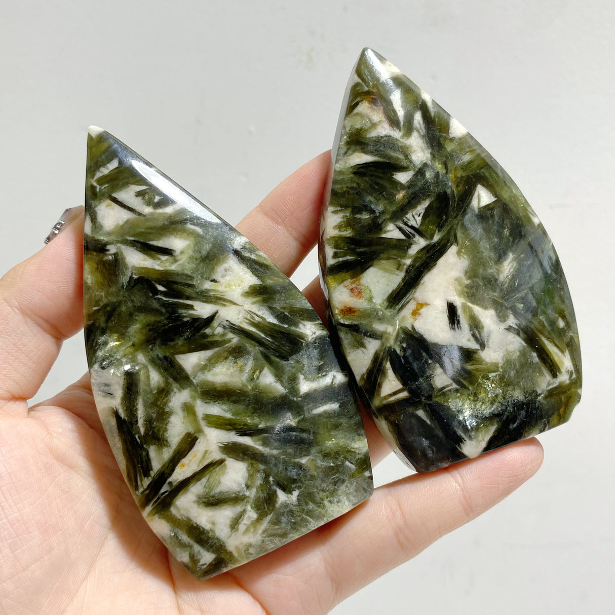 Green Mica Mixed Quartz Arrow Head Shape Wholesale