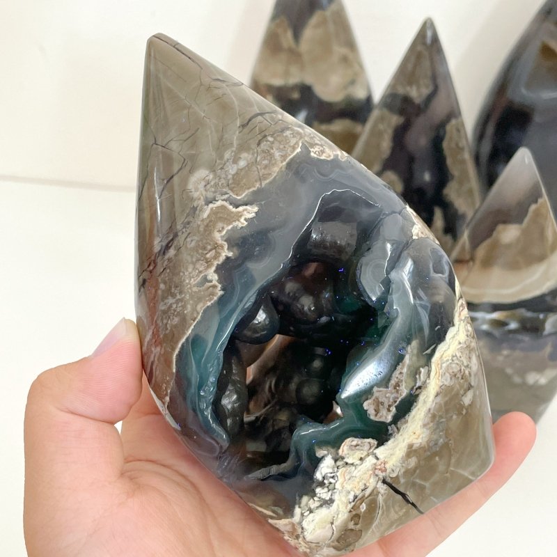 7 Pieces Large Volcano Agate Arrow Head Shape (UV - Reactive) - Wholesale Crystals