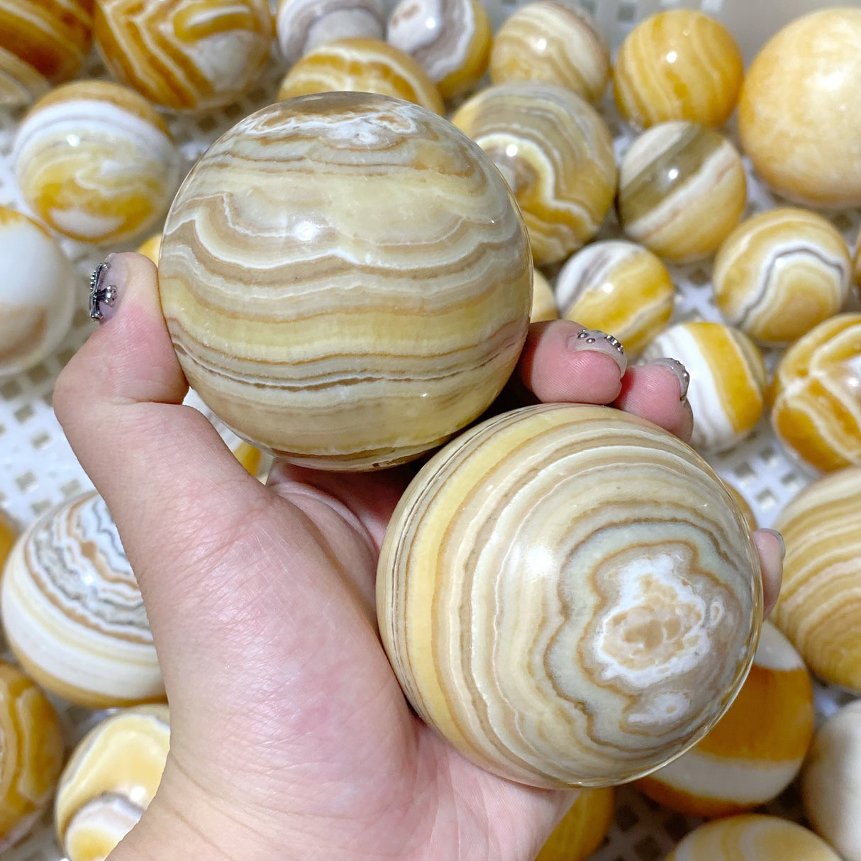 73 Pieces Stripe Yellow Calcite Spheres (Sea Freight Only)