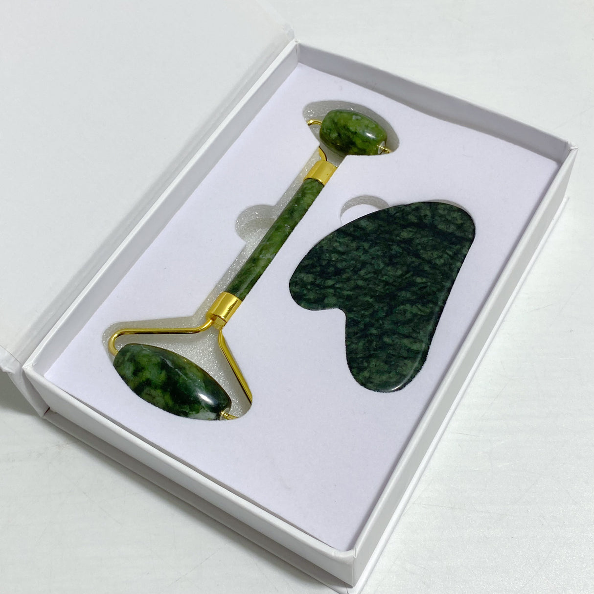 Dark Color Green Jade Roller and Gua Sha A Set Wholesale