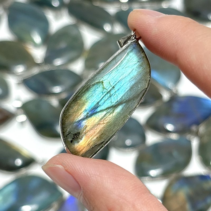 Labradorite Leaf Shape Pendant Wholesale - Wholesale Crystals