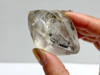 A95 Enhydro Crystal Many Moving Bubble Black Quicksand